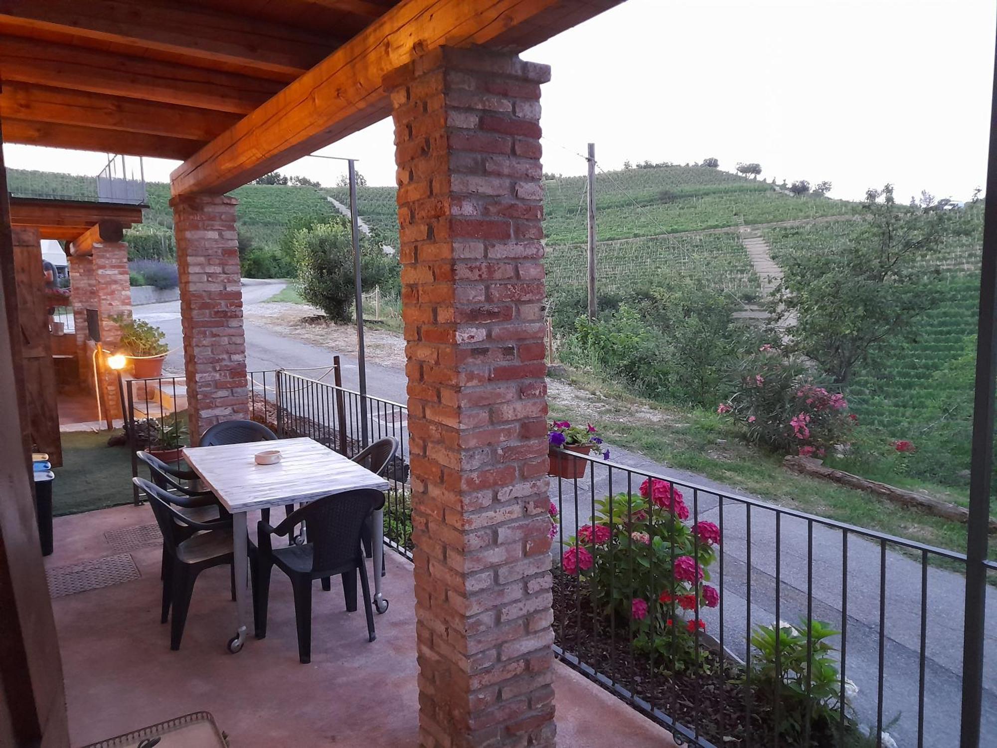 Madama Langa Country House Con Piscina Nelle Vigne Montelupo Albese Eksteriør billede
