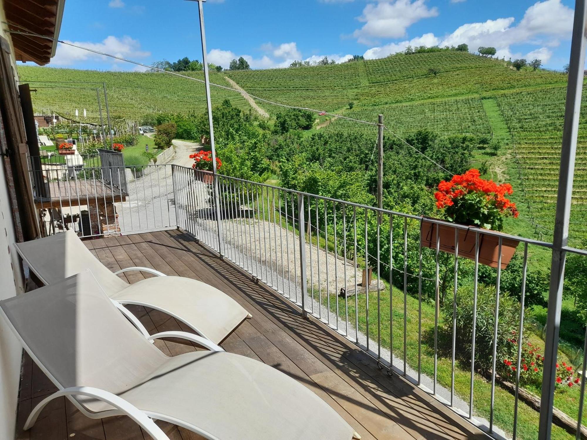 Madama Langa Country House Con Piscina Nelle Vigne Montelupo Albese Eksteriør billede